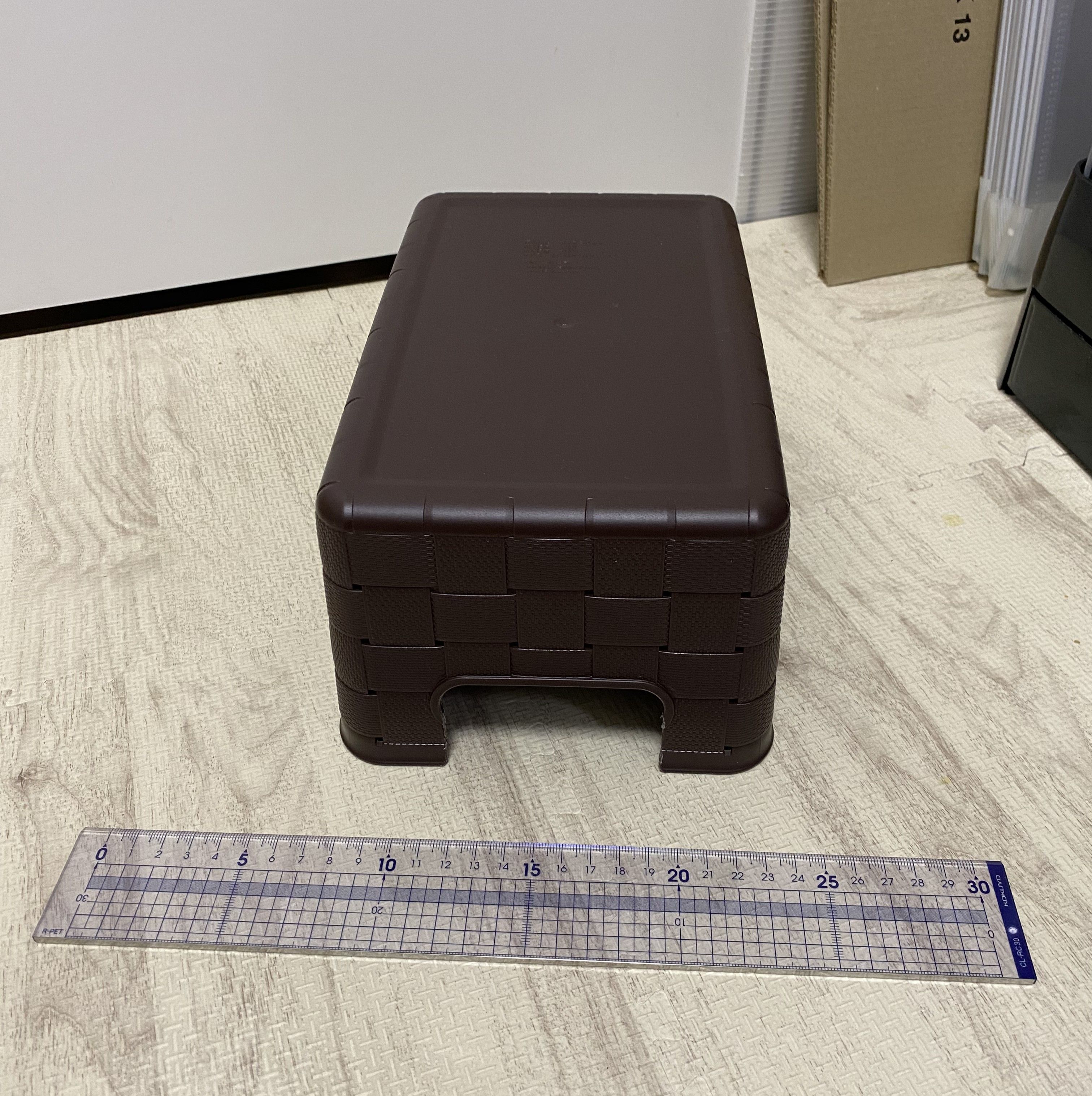 プラスチック隠れ家 短辺 (持ち手側)